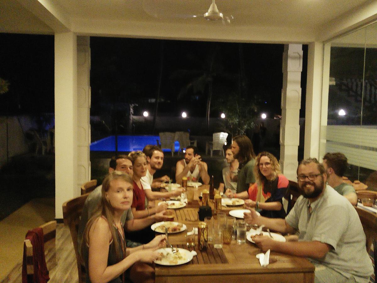 Ocean Bay Surf Resort Weligama Esterno foto