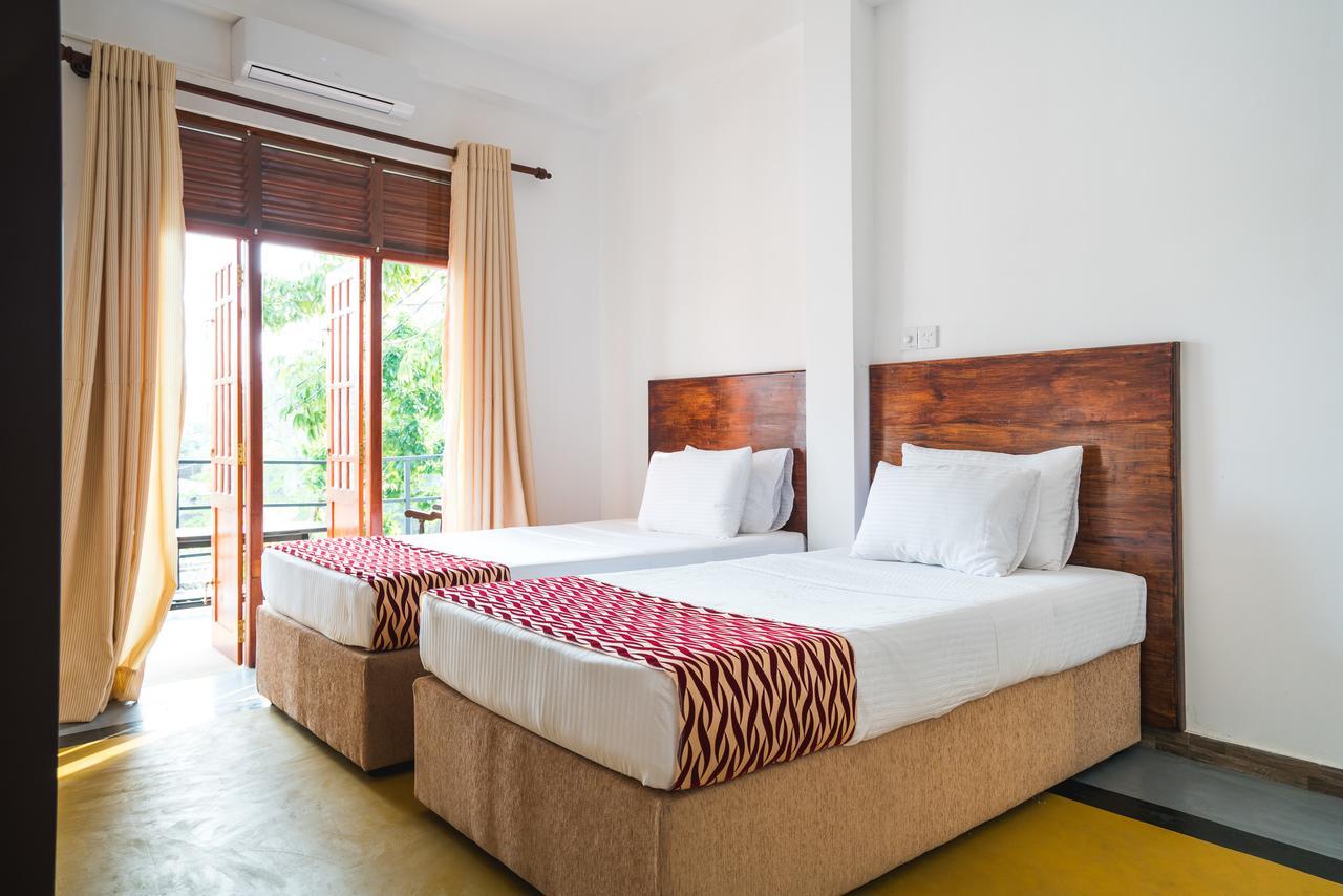 Ocean Bay Surf Resort Weligama Esterno foto