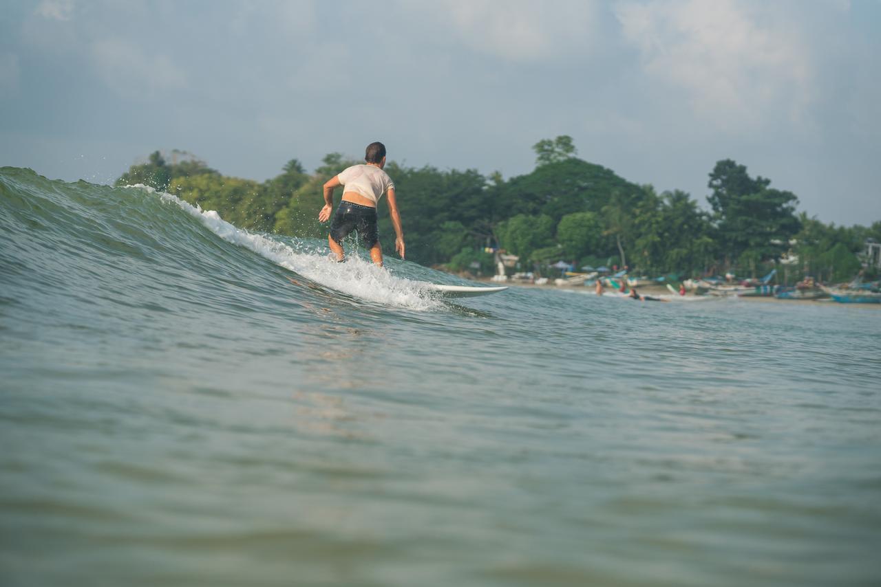 Ocean Bay Surf Resort Weligama Esterno foto