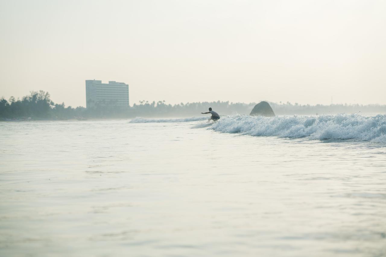 Ocean Bay Surf Resort Weligama Esterno foto