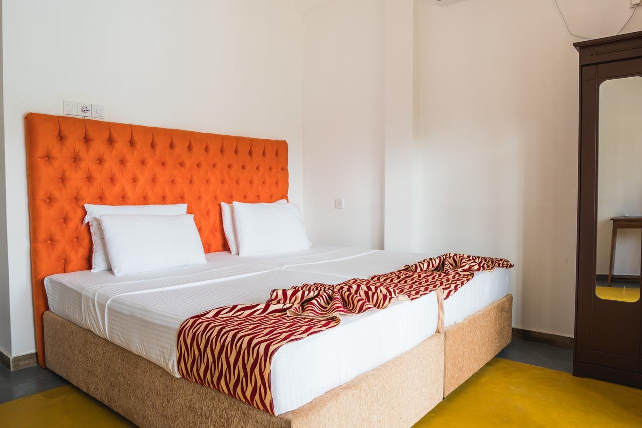 Ocean Bay Surf Resort Weligama Esterno foto