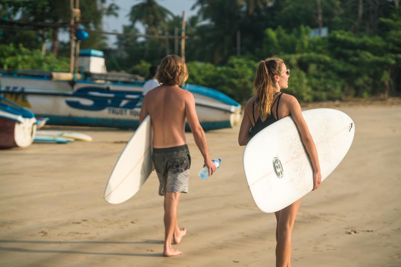 Ocean Bay Surf Resort Weligama Esterno foto