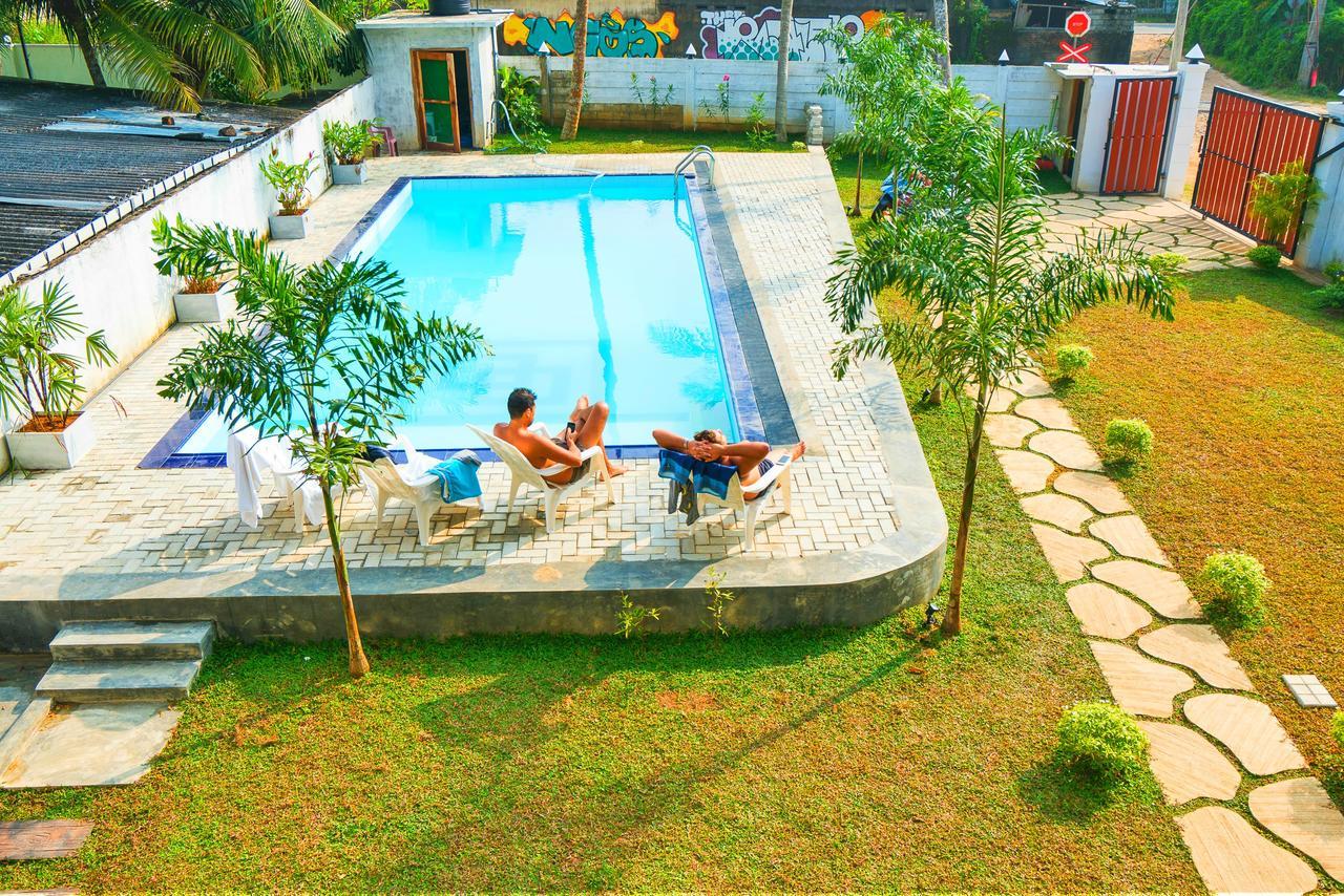 Ocean Bay Surf Resort Weligama Esterno foto