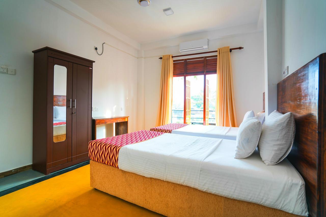 Ocean Bay Surf Resort Weligama Esterno foto
