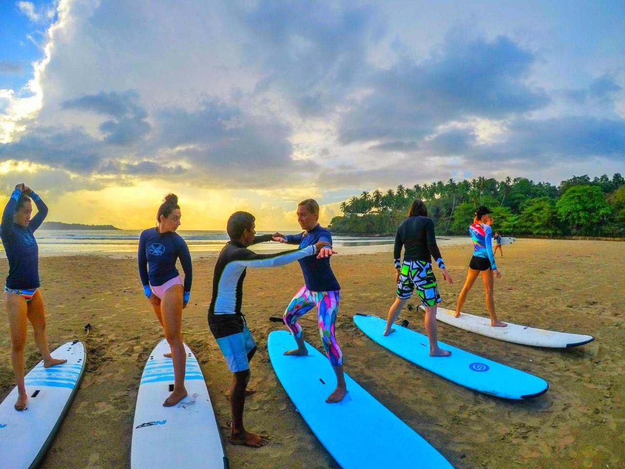 Ocean Bay Surf Resort Weligama Esterno foto