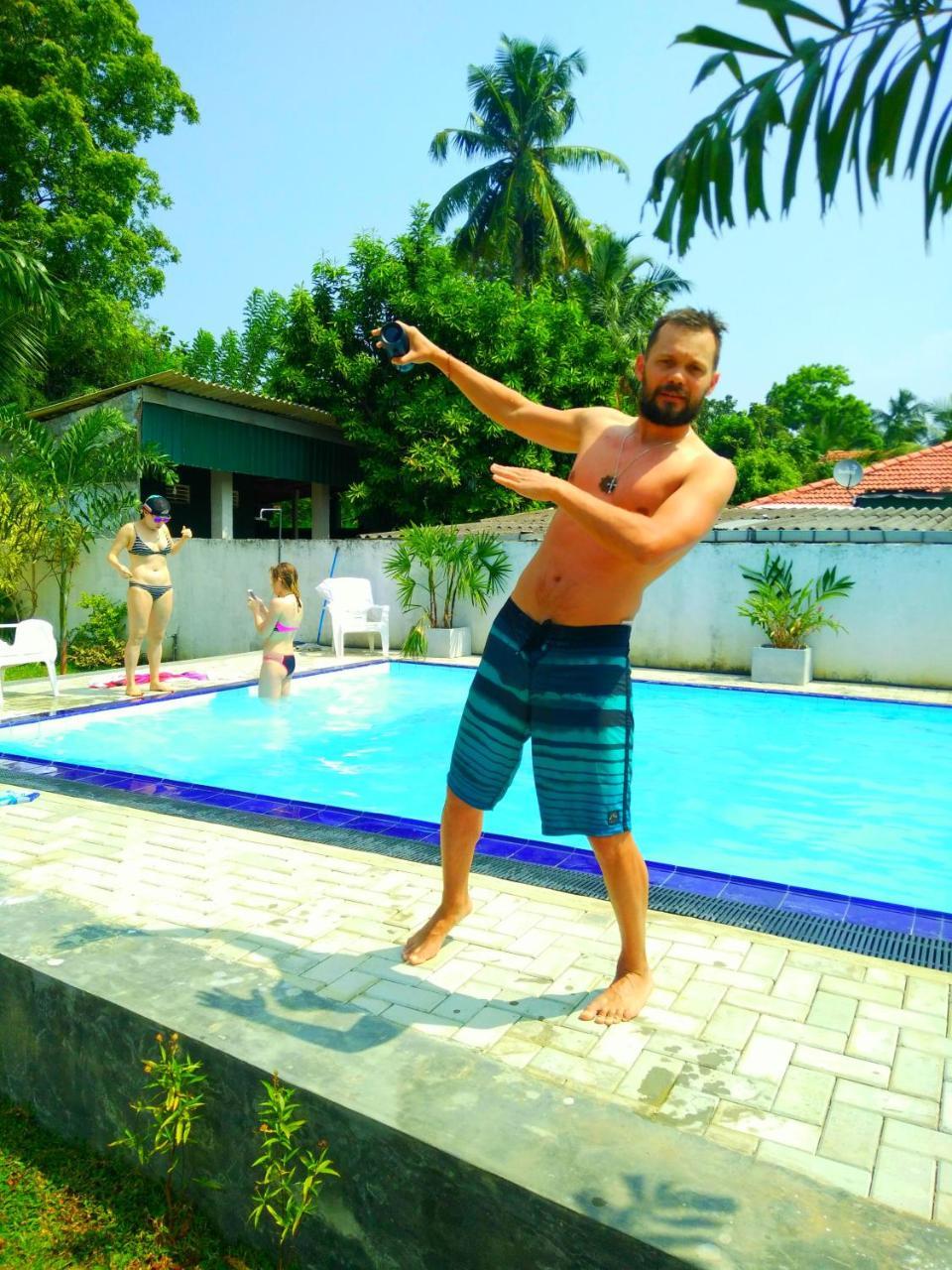Ocean Bay Surf Resort Weligama Esterno foto
