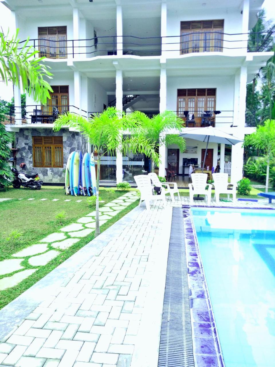 Ocean Bay Surf Resort Weligama Esterno foto