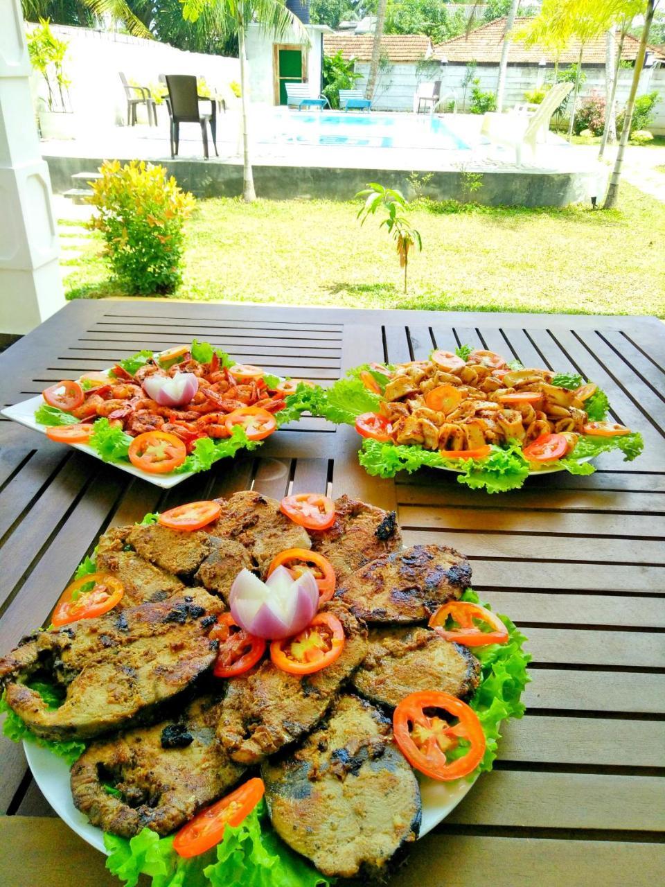Ocean Bay Surf Resort Weligama Esterno foto