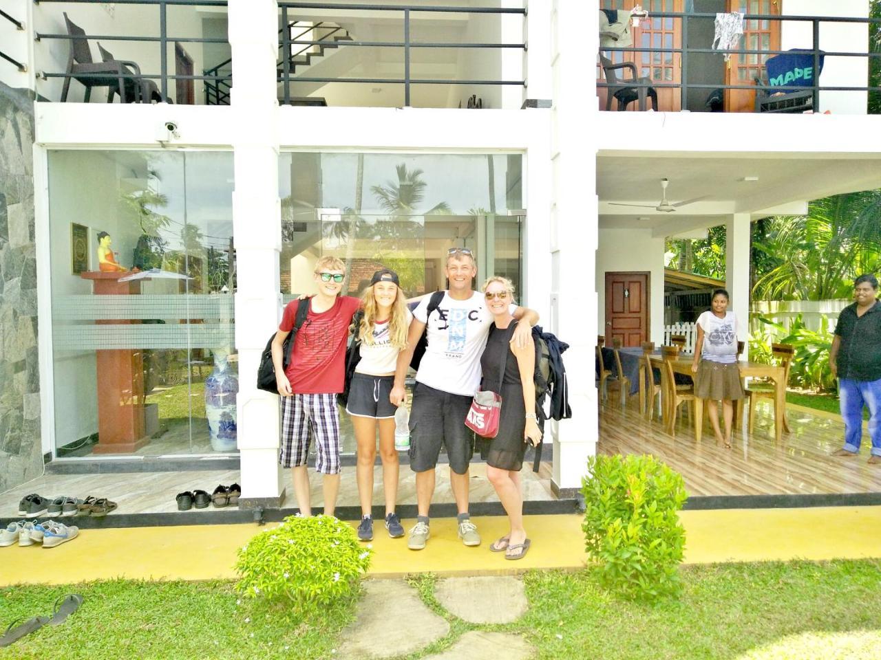 Ocean Bay Surf Resort Weligama Esterno foto