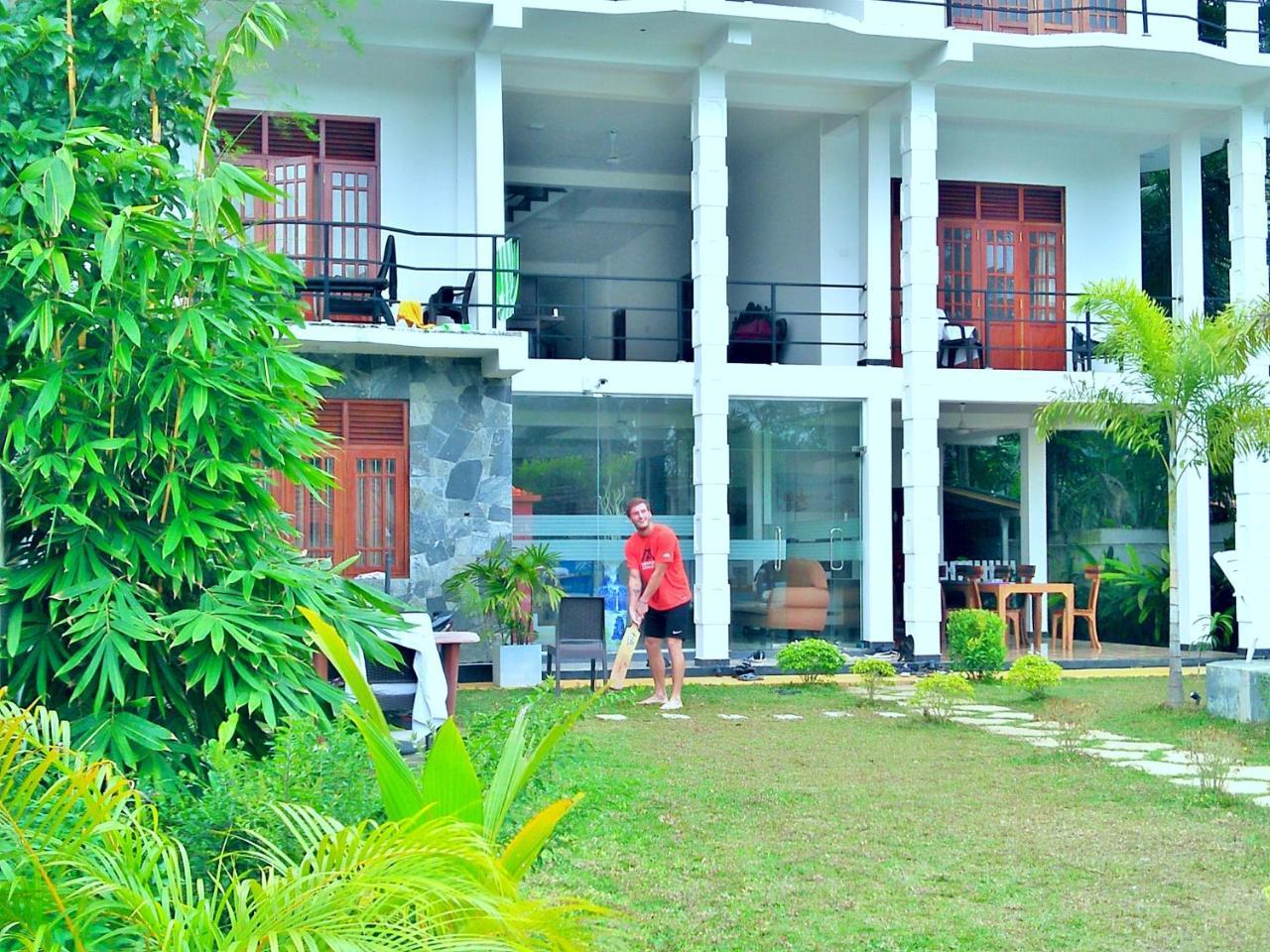 Ocean Bay Surf Resort Weligama Esterno foto