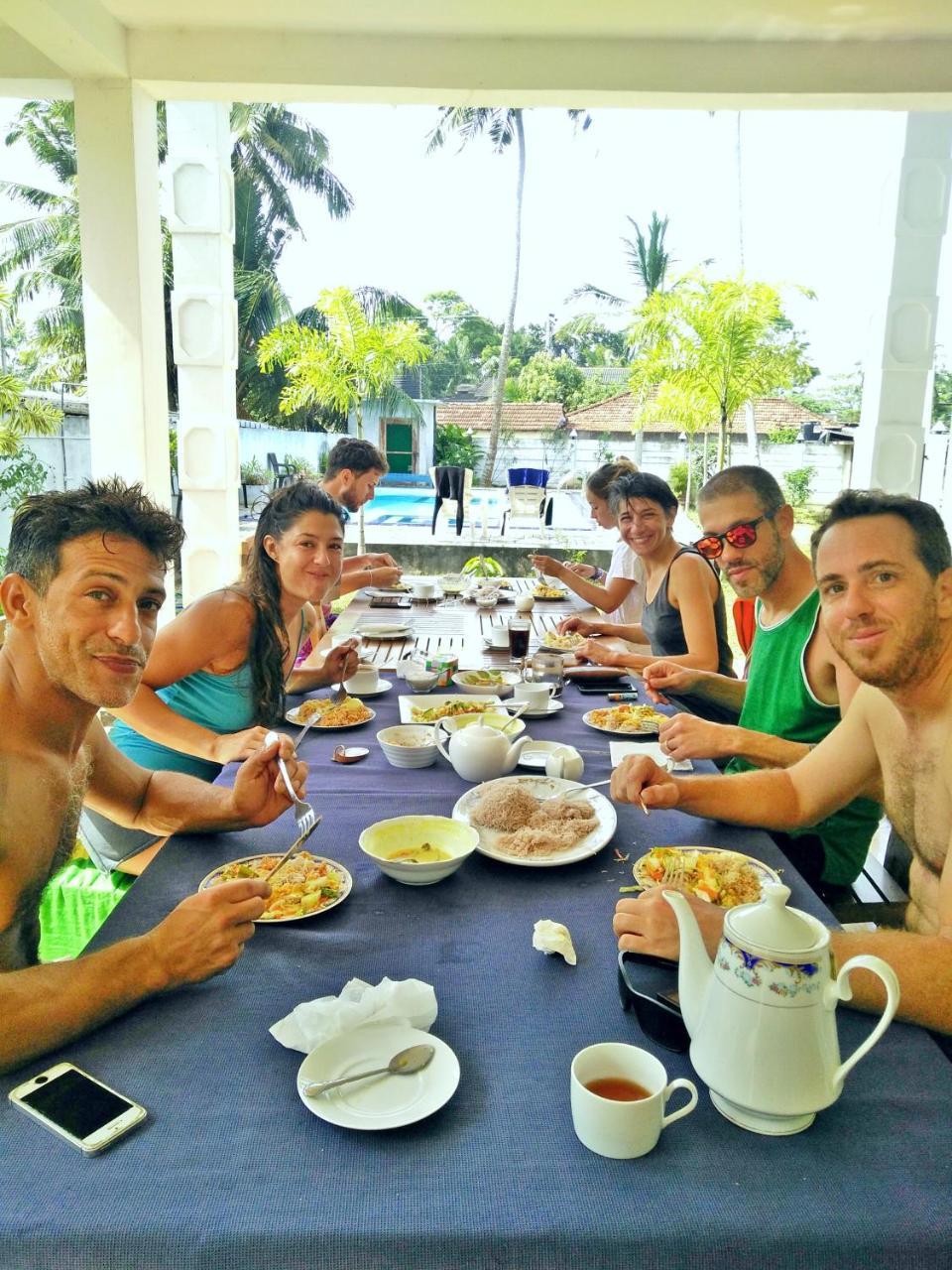 Ocean Bay Surf Resort Weligama Esterno foto