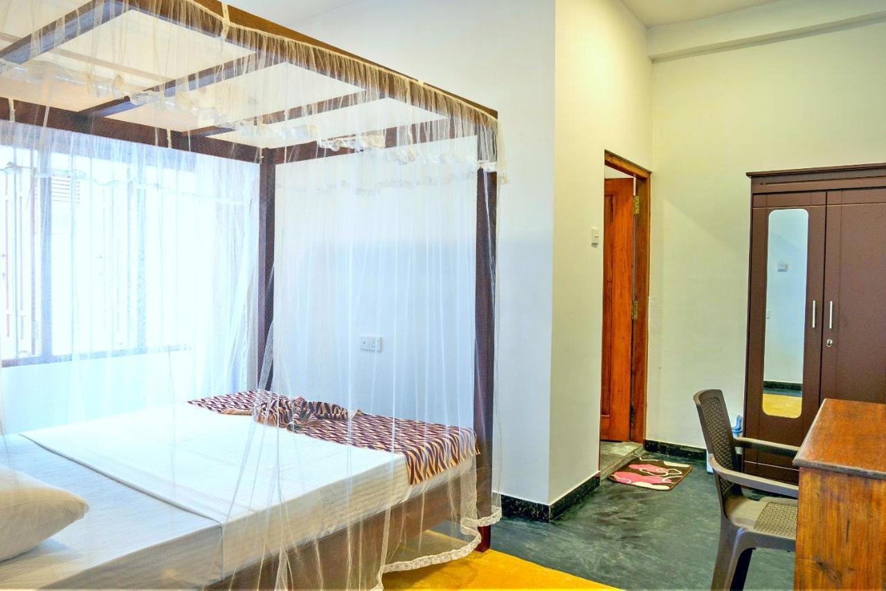 Ocean Bay Surf Resort Weligama Esterno foto