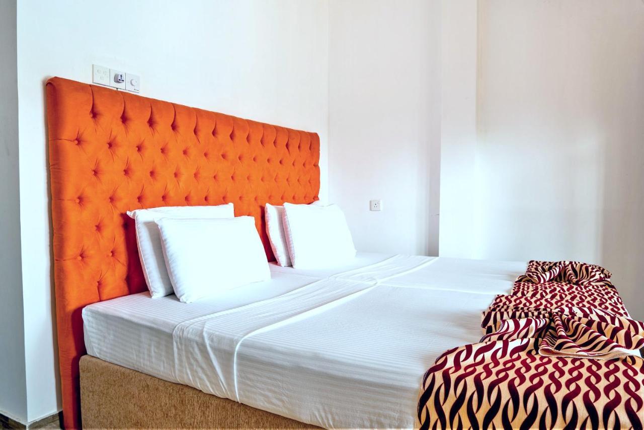 Ocean Bay Surf Resort Weligama Esterno foto