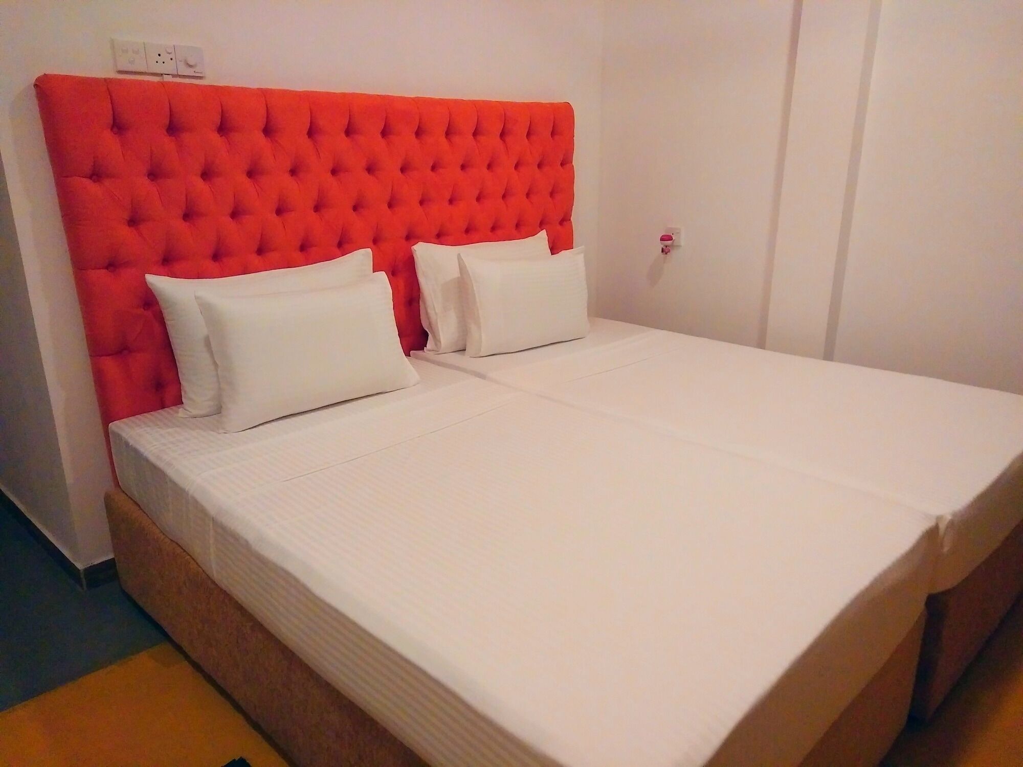 Ocean Bay Surf Resort Weligama Esterno foto