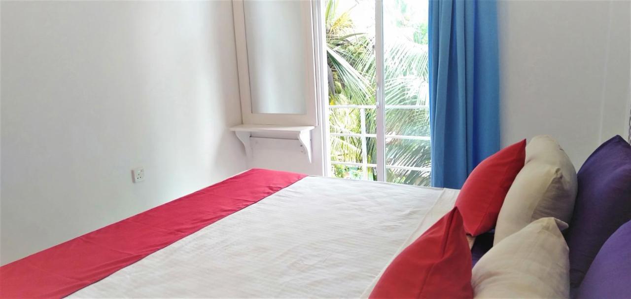 Ocean Bay Surf Resort Weligama Esterno foto