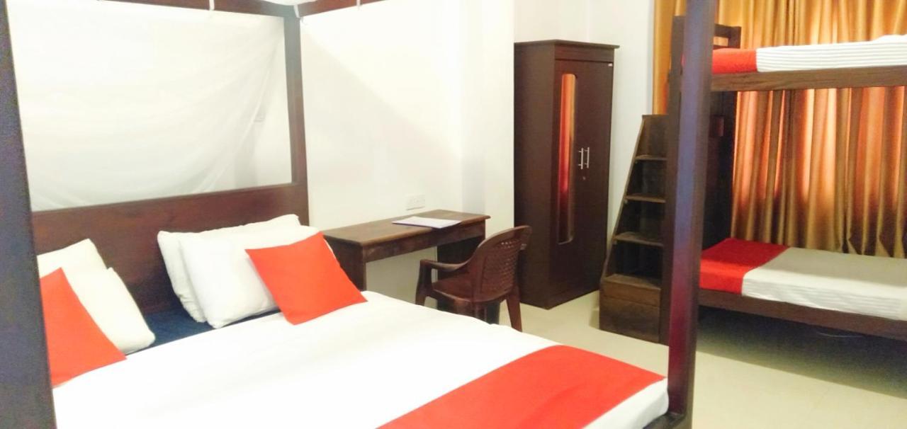 Ocean Bay Surf Resort Weligama Esterno foto