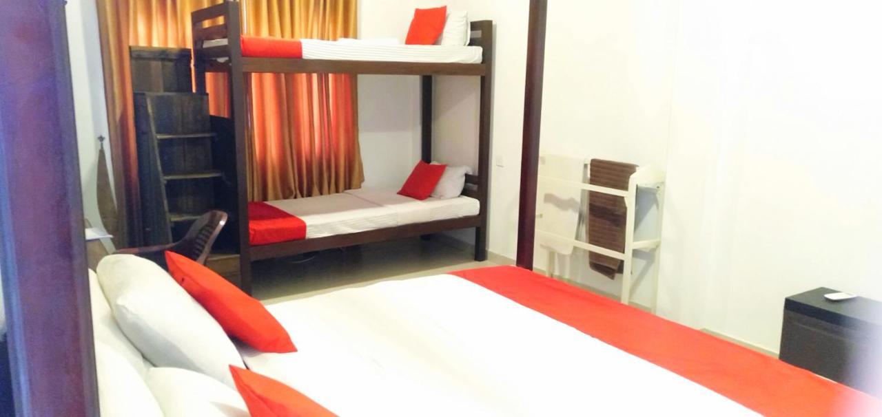 Ocean Bay Surf Resort Weligama Esterno foto