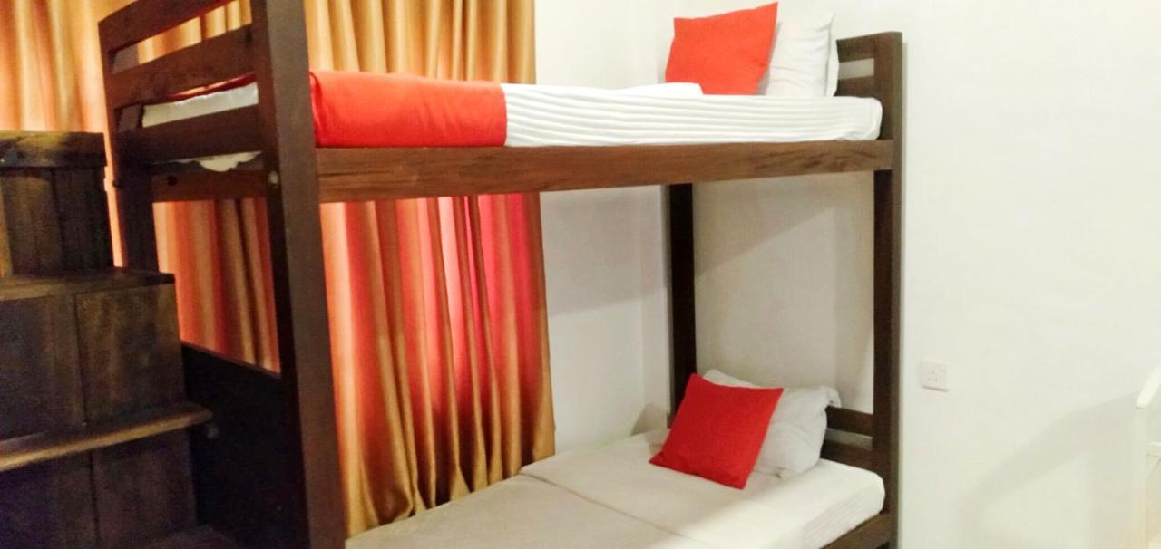 Ocean Bay Surf Resort Weligama Esterno foto